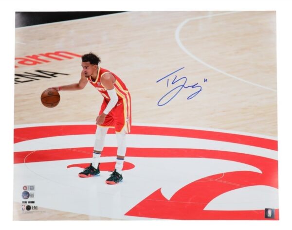 Trae Young Atlanta Hawks Autographed 16x20 Photo (Beckett)