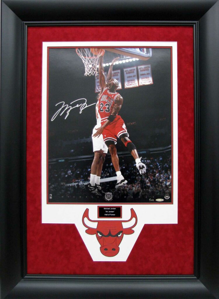 canada-collecibles.michael-jordan-autographed-photo