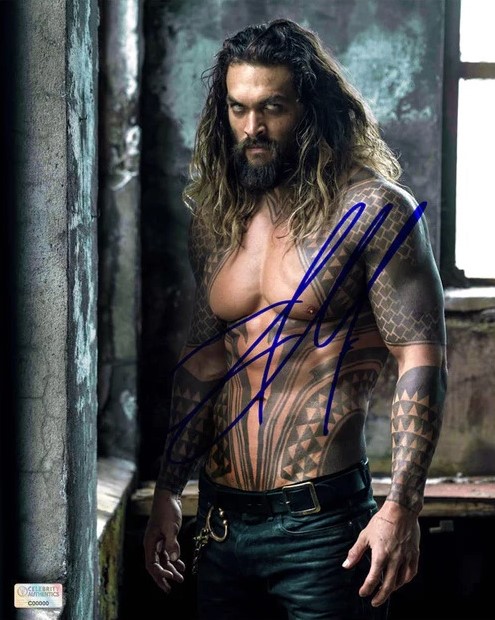 canada-collectibles-autographed-jason-momoa-photo