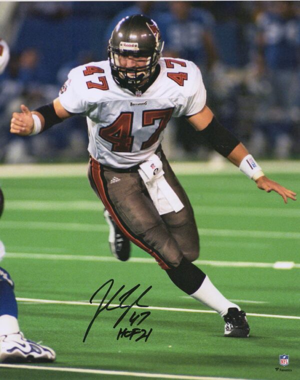 John Lynch Tampa Bay Buccaneers Autographed 16" x 20" Rushing Passer Photograph